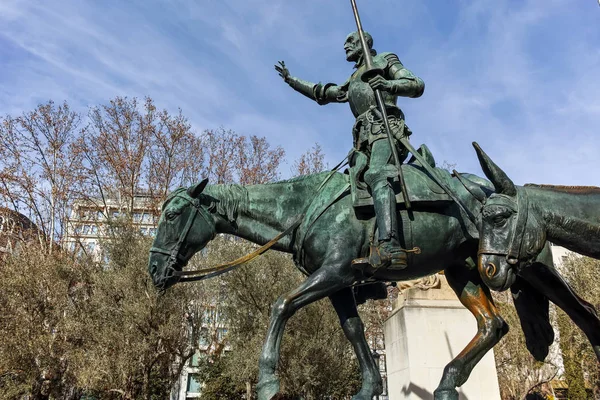 西班牙马德里 2018年1月23日 在西班牙马德里的西班牙广场上 塞万提斯和堂吉诃德和桑丘潘萨的纪念碑 — 图库照片