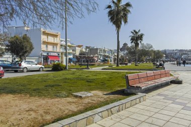Nea Moudania, Yunanistan - 31 Mart 2019: Nea Moudania kasabasının dolgusu, Chalkidiki, Orta Makedonya, Yunanistan