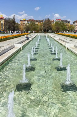 Sofya, Bulgaristan -14 Nisan 2018: Sofya'da Çiçek Bahçesi ve Ulusal Kültür Sarayı'nın muhteşem manzarası, Bulgaristan