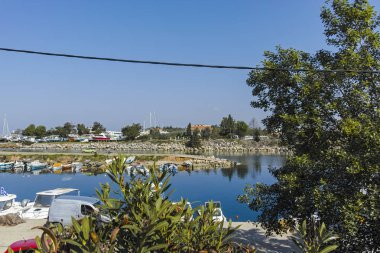 Nea Poteidaia, Yunanistan-Mart 31, 2019: Nea Poteidaia şehir limanı, Kassandra, Chalkidiki, Orta Makedonya, Yunanistan