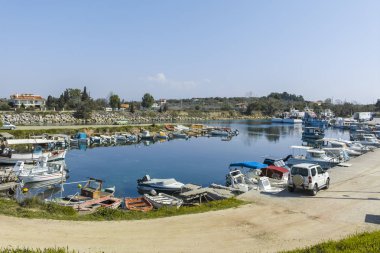 Nea Poteidaia, Yunanistan-Mart 31, 2019: Nea Poteidaia şehir limanı, Kassandra, Chalkidiki, Orta Makedonya, Yunanistan