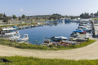 Nea Poteidaia, Yunanistan-Mart 31, 2019: Nea Poteidaia şehir limanı, Kassandra, Chalkidiki, Orta Makedonya, Yunanistan