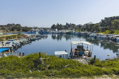 Nea Poteidaia, Yunanistan-Mart 31, 2019: Nea Poteidaia şehir limanı, Kassandra, Chalkidiki, Orta Makedonya, Yunanistan