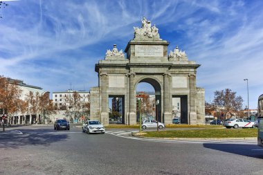 Madrid, İspanya - 23 Ocak 2018: görünüm Puerta de Toledo şehir Madrid, İspanya, Amazing
