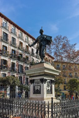 Madrid, İspanya - 23 Ocak 2018: Eloy Gonzalo anıt görünümünü şaşırtıcı Cascorro kahraman şehir Madrid, İspanya