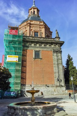 Madrid, İspanya - 23 Ocak 2018: St Andrew Kilisesi Madrid şehir, İspanya görünümünü şaşırtıcı