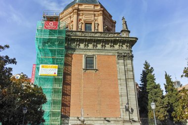 Madrid, İspanya - 23 Ocak 2018: St Andrew Kilisesi Madrid şehir, İspanya görünümünü şaşırtıcı