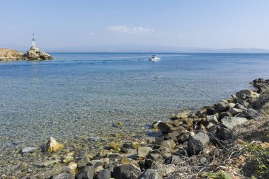 NEA POTEIDAIA, GREECE - 31 Mart 2019: Nea Poteidaia kıyılarından Panorama, Kassandra, Chalkidiki, Orta Makedonya, Yunanistan