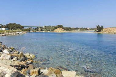 NEA POTEIDAIA, GREECE - 31 Mart 2019: Nea Poteidaia kıyılarından Panorama, Kassandra, Chalkidiki, Orta Makedonya, Yunanistan
