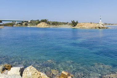 NEA POTEIDAIA, GREECE - 31 Mart 2019: Nea Poteidaia kıyılarından Panorama, Kassandra, Chalkidiki, Orta Makedonya, Yunanistan
