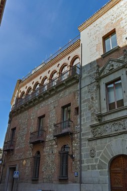 Madrid, İspanya - 23 Ocak 2018: Cephe tipik binaları ve sokakları şehir Madrid, İspanya