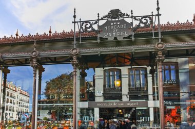 Madrid, İspanya - 23 Ocak 2018: San Miguel Market City, Madrid, İspanya görünümünü şaşırtıcı