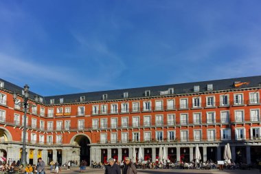 Madrid, İspanya - 23 Ocak 2018: Madrid şehrinde Plaza Mayor'da Eski Bina, İspanya