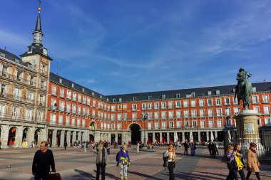 Madrid, İspanya - 23 Ocak 2018: Madrid şehrinde Plaza Mayor'da Eski Bina, İspanya
