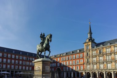 Madrid, İspanya - 23 Ocak 2018: Madrid şehrinde Plaza Mayor'da Eski Bina, İspanya