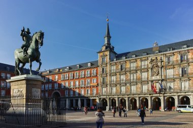 Madrid, İspanya - 23 Ocak 2018: Madrid şehrinde Plaza Mayor'da Eski Bina, İspanya