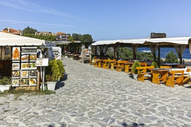 Nessebar, Bulgaristan - 12 Ağustos 2018: Tipik sokak eski kasaba Nessebar, Burgaz bölge, Bulgaristan