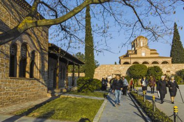 Souroti, Yunanistan - 31 Mart 2019: St. John Theologian Manastırı Souroti, St. Paisios Athonite ve Cappadocian St. Arsenios, Selanik kenti yakınlarında, Yunanistan
