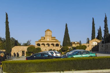 Souroti, Yunanistan - 31 Mart 2019: St. John Theologian Manastırı Souroti, St. Paisios Athonite ve Cappadocian St. Arsenios, Selanik kenti yakınlarında, Yunanistan