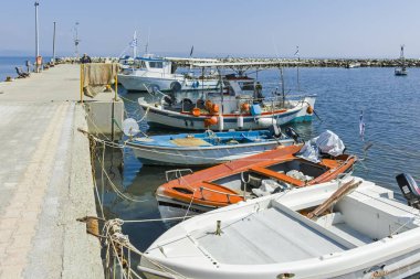 NEA FOKEA, KASSANDRA, GREECE - 31 Mart 2019: Nea Fokea kasabası Panorama, Kassandra, Chalkidiki, Orta Makedonya, Yunanistan