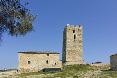 Nea Fokea kasabasında Bizans Kulesi, Kassandra, Chalkidiki, Orta Makedonya, Yunanistan