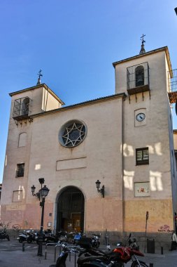Madrid, Ispanya-24 Ocak 2018: Madrid şehir San Ildefonso Parish sabah görünümü, Ispanya