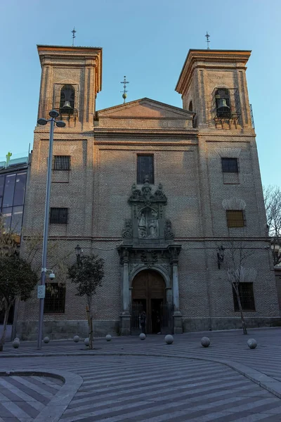 西班牙马德里 2018年1月24日 西班牙马德里市伊格尔西亚德圣马丁旅游的早晨景观 — 图库照片