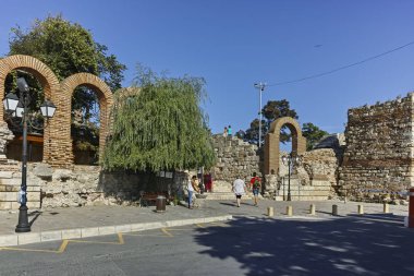 Nessebar, Bulgaristan - 12 Ağustos 2018: Harabeleri antik tiyatro Nessebar Eski kasaba Burgaz bölge, Bulgaristan