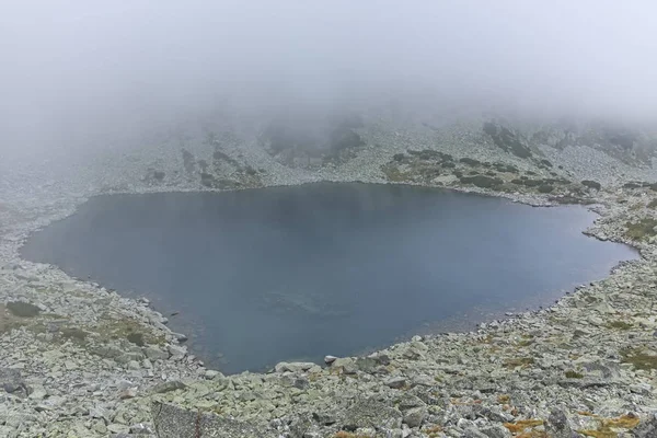 Paisaje Con Niebla Sobre Los Lagos Musalenski Montaña Rila Bulgaria — Foto de Stock