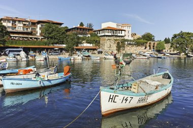 Nessebar Limanı ve eski şehir tekne, Bulgaristan