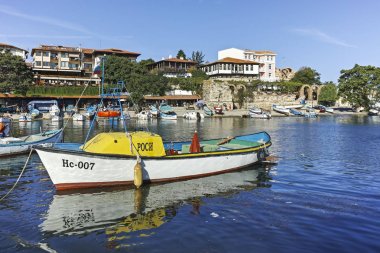 Nessebar Limanı ve eski şehir tekne, Bulgaristan