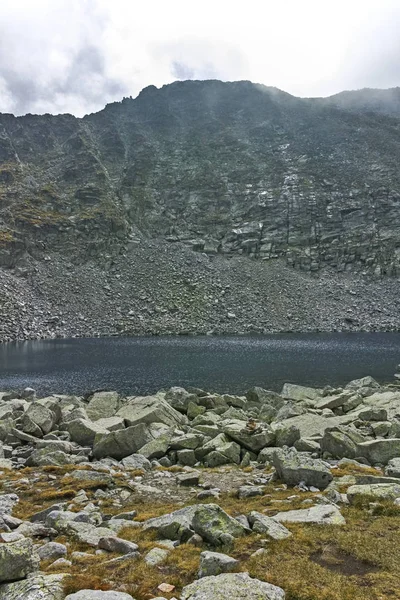Ledenoto (Ice) Lake near Musala Peak, Rila-gebergte, Bulgarije — Stockfoto