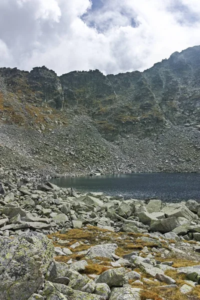 Ledenoto (lód) jezioro w pobliżu Musala Peak, Rila Mountain, Bułgaria — Zdjęcie stockowe