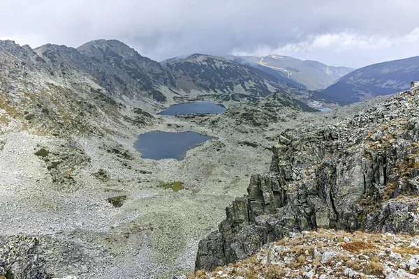 Kabut di atas danau Musalenski, gunung Rila, Bulgaria — Stok Foto