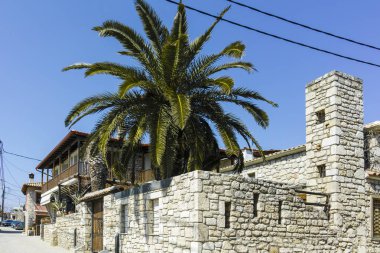 Afytos kasabasındaki eski evler ve sokaklar, Chalkidiki, Yunanistan