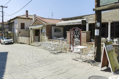 Afytos kasabasındaki eski evler ve sokaklar, Chalkidiki, Yunanistan