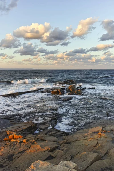 Захід сонця пейзаж берегової лінії, Болгарія — стокове фото