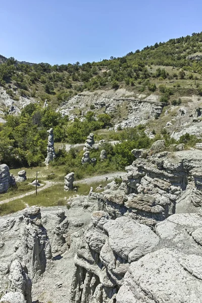 Bergformasjonen The Stone Dolls of Kuklica, Republikken Makedonia – stockfoto