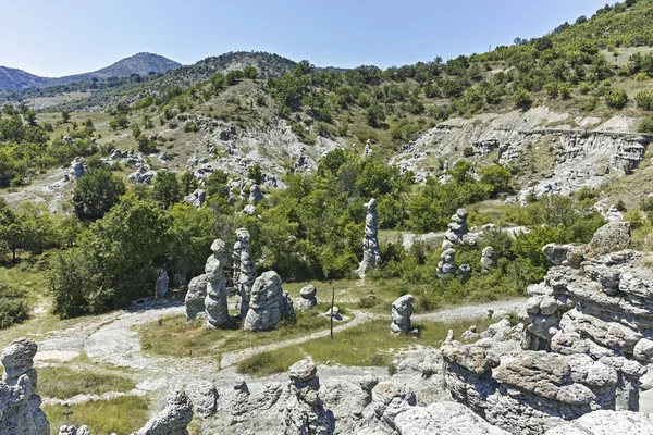 Bergformasjonen The Stone Dolls of Kuklica, Republikken Makedonia – stockfoto