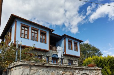 Xanthi eski kasabasında sokak ve eski ev, Yunanistan