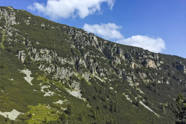 Malyoviska älvdal, Rila Mountain, Bulgarien — Stockfoto