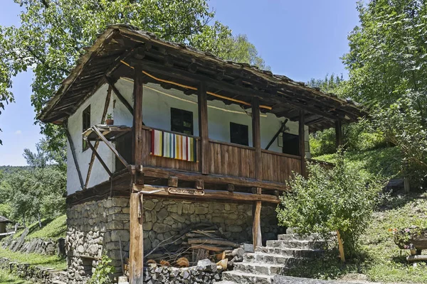 Architektonischer ethnographischer Komplex etar, bulgaria — Stockfoto