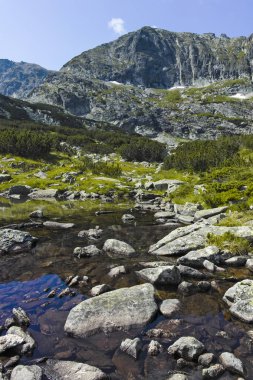Scary Lake, Rila Mountain, Bulgaristan için patikadan manzara