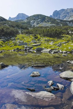 Scary Lake, Rila Mountain, Bulgaristan için patikadan manzara
