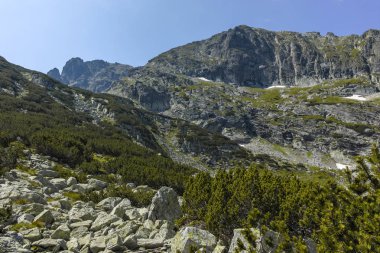 Scary Lake, Rila Mountain, Bulgaristan için patikadan manzara