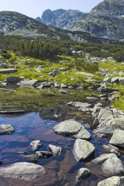 Scary Lake, Rila Mountain, Bulgaristan için patikadan manzara