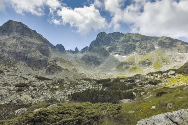 Scary Lake, Rila Mountain, Bulgaristan için patikadan manzara