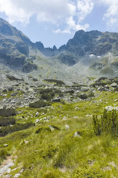 Lanskap dari jalur ke Scary Lake, Rila Mountain, Bulgaria — Stok Foto