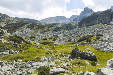 Malyovitsa kulübesinden Korkunç Göl,Rila Dağı, Bulgari'ye kadar iz