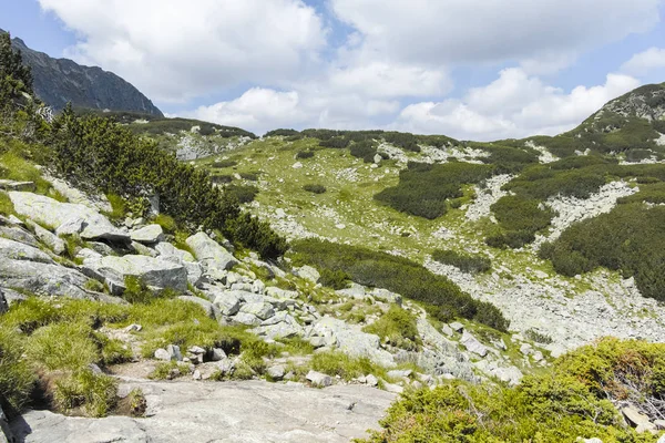 Malyovitsa kulübesinden Korkunç Göl,Rila Dağı, Bulgari'ye kadar iz